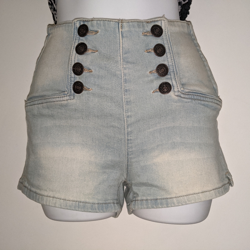 3/$25 Stretch high waisted button light wash denim shorts